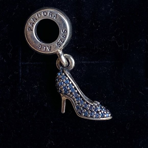 Pandora Disney - Cinderella’s Slipper Charm - Picture 1 of 6